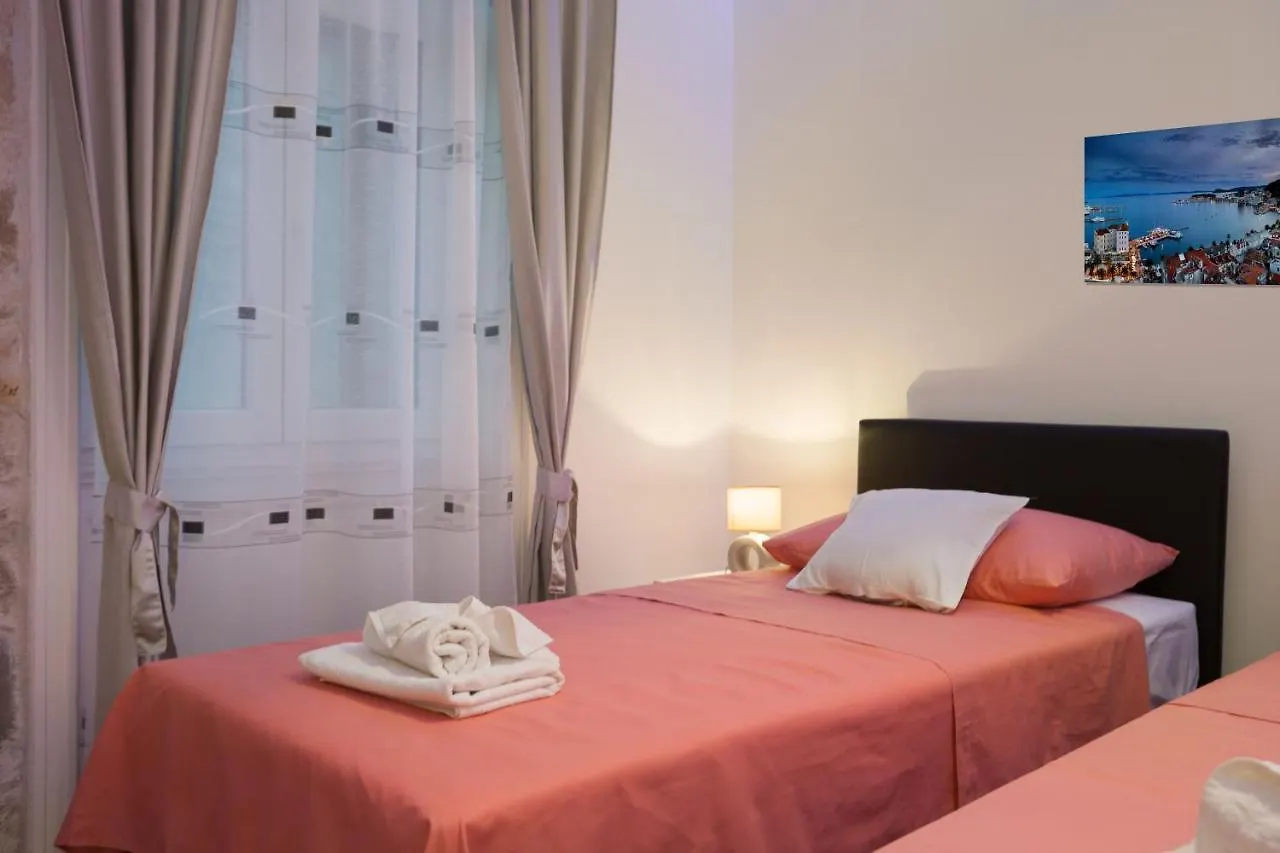 Riva Rooms Сплит 3*,
