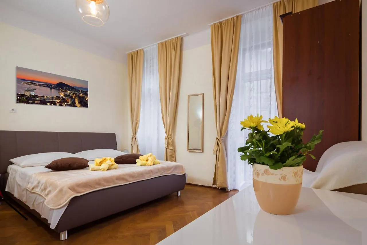Гостевой дом Riva Rooms Сплит
